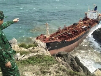 Abandoned Tanker Grounds in Vietnam Drifting 1,000 Miles From Philippines